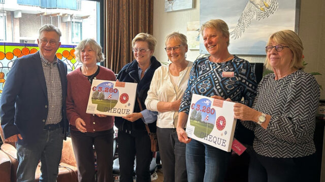 Golfclub Veldzijde schenkt € 3.260,– aan regionale inloophuizen